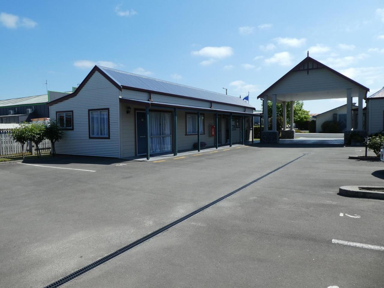 Fergussons Motor Lodge Waipukurau Exterior photo